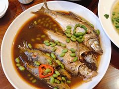 红烧长江杂鱼-鸿运酒楼