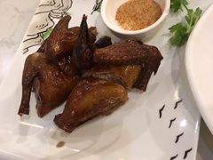 盐焗乳鸽·招牌推荐-顺丰轩园林酒家(天河店)