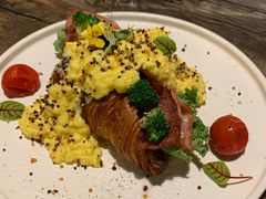 黑松露培根滑蛋可颂-HIGH FIVE哈福手工汉堡(桂林路店)