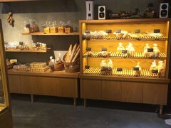 面包甜点陈列柜-啊噗吐呦现场烘焙(麦凯乐店)