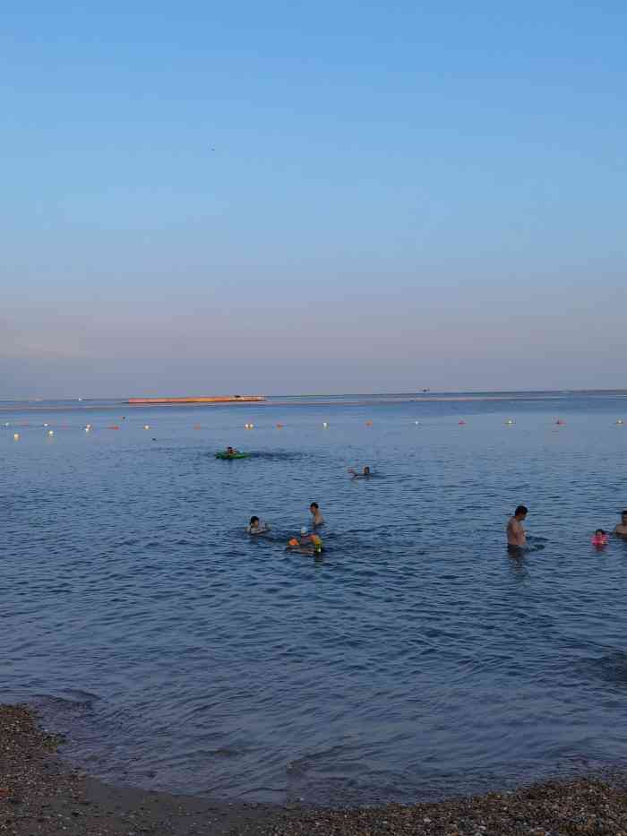 塔河湾浴场-"人不多,水也不算太凉,适合大人去有海泳.