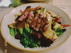 煎牛肉配梨子麦仁色拉-BAKER&SPICE(安福路店)