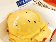 芝士熔岩牛肉堡-前进5路汉堡炸鸡(昙华林店)