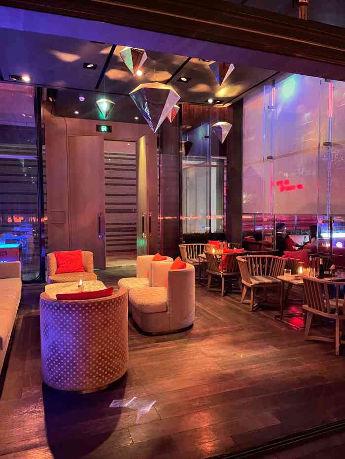 杭州柏悦酒店潮酒吧