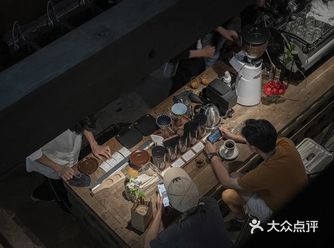 靠近北侧入口的是一个以儿童为主题的——森林拼图