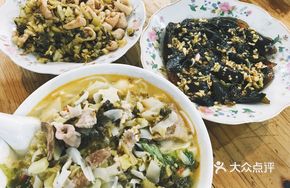 Sour Cabbage and Sour Bamboo Shoots Stir-Fried Intestines