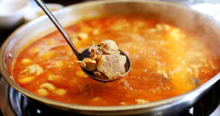 杨记香草酸汤鸡(呈贡店)