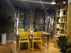 -新华里咖啡书吧(新华书店小寨店)