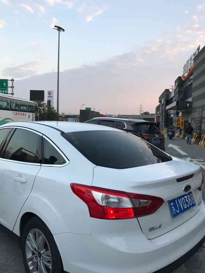 朱桥服务区-停车场-"朱桥服务区,堵在路上,来补点能量 96.