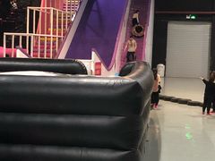 -嘿哟动霸CHUA·新潮玩运动娱乐中心·蹦床滑冰团建乐园