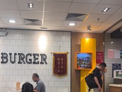 -麦当劳(上海虹桥站30B检票口楼上)