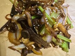 干锅香煸茶树菇-弄堂里(西溪龙湖天街店)