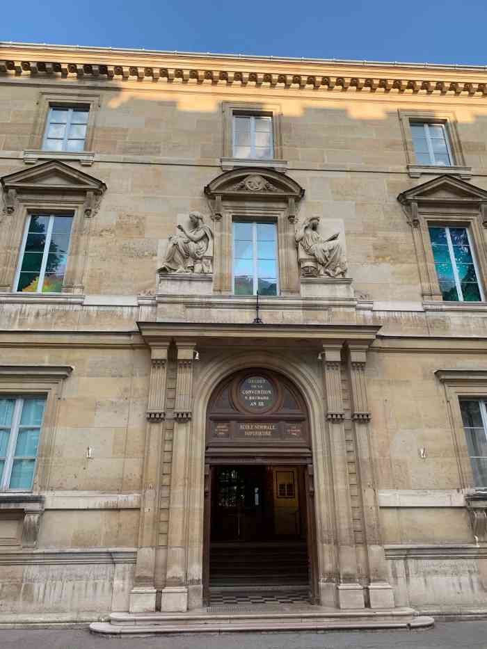 巴黎高等师范学院-"巴黎高师是法国一所培养教学和科研人员的高.