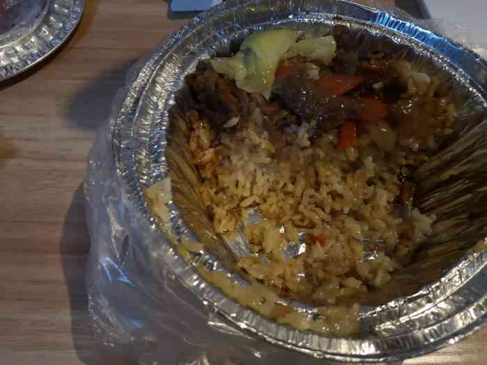 梅干菜扣肉米粉没有梅干菜,米粉和煲仔饭都很咸很咸.