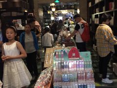 -钟书阁(松江泰晤士小镇店)