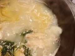 鸡肉鱼胶汤-鲜入围煮花胶鸡海鲜火锅