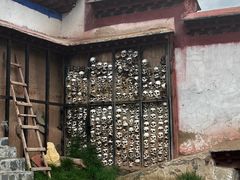 -比如骷髅墙景区