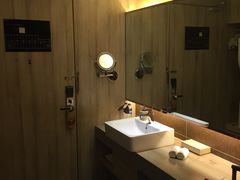 -西安大雁塔科技大学地铁站亚朵酒店