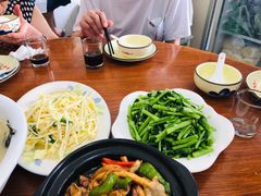 -胡子饮食店