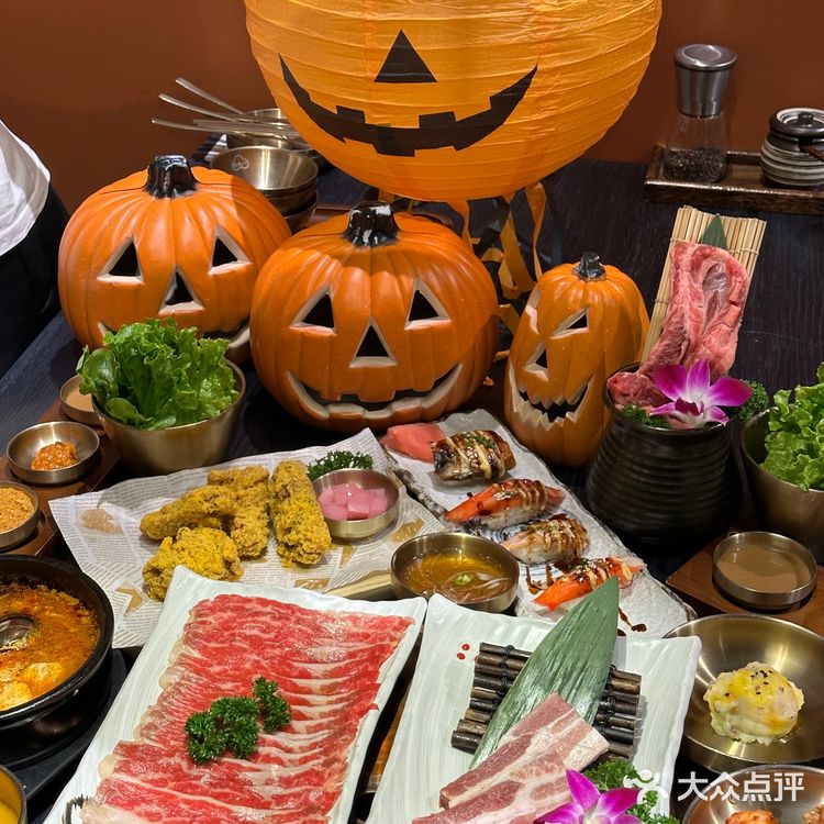 这家烤肉店万圣节氛围💯