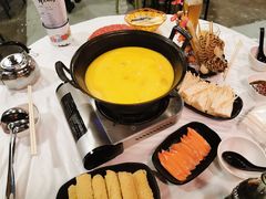 浓厚原只鸡煲花胶汤-鲜入围煮花胶鸡海鲜火锅