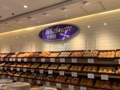 面包甜点陈列柜-老佛爷饼店