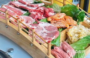 Meishi Qiao Family Feast