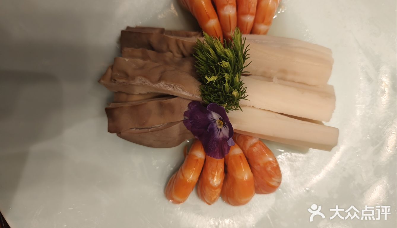 这家文化主题餐厅以其独特的设计和氛围深深吸引了我