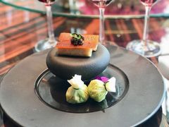 手剪鲟鱼籽酱化皮猪-运·中餐厅(成都华尔道夫酒店)