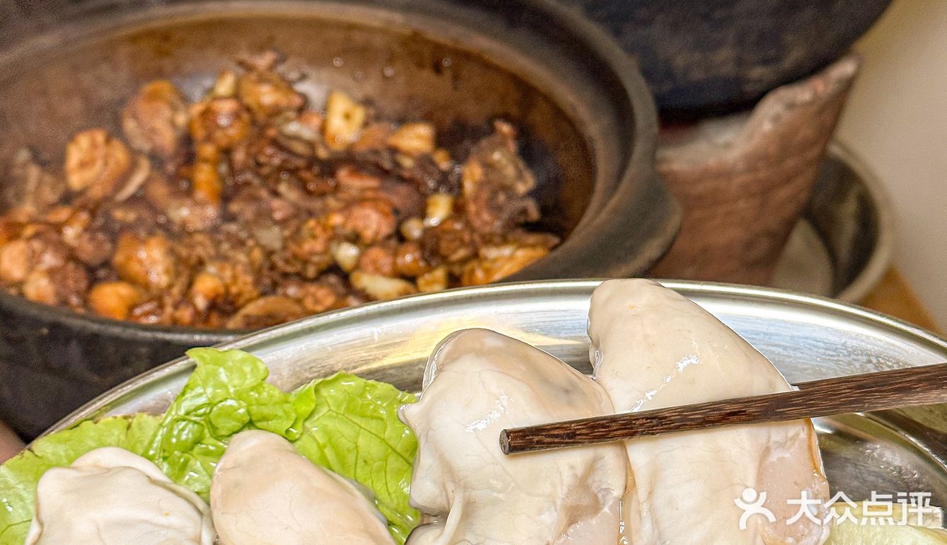 食在不懂我就问 | 这家炭炉鸡煲为啥好吃😋