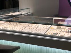 -潮宏基珠宝旗舰店(苏宁广场店)