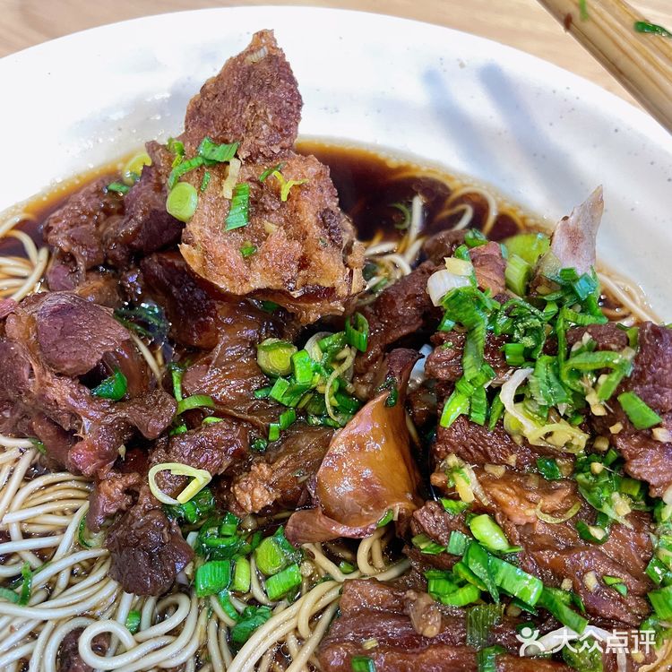 羊肉不要钱吗?又大块又多!下雪天跟羊肉面更配哦