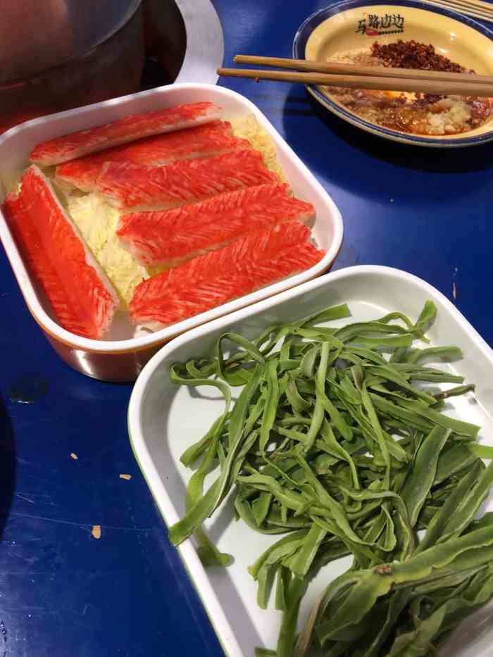 马路边边串串香(玉林店)-"这家店好停车,堂子大.服务态度好,菜品.