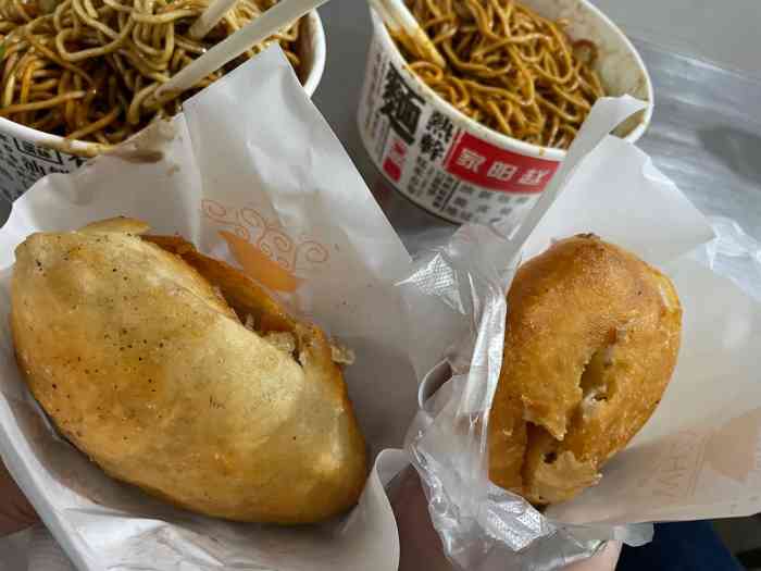 家阳赵师傅油饼包烧麦(粮道街店)-"02来武汉一定要品尝过早文化