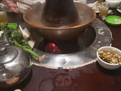 -洞庭洲·防空洞火锅·烧烤·铜锅涮肉(新百广场店)