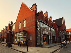 -钟书阁(松江泰晤士小镇店)