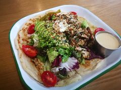 照烧鸡肉配牛油果拉法沙拉-HELLO 27 意面·沙拉·帕尼尼