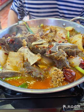 因为想去的餐厅没开门，又特别想吃牛肉，就决定来吃这家