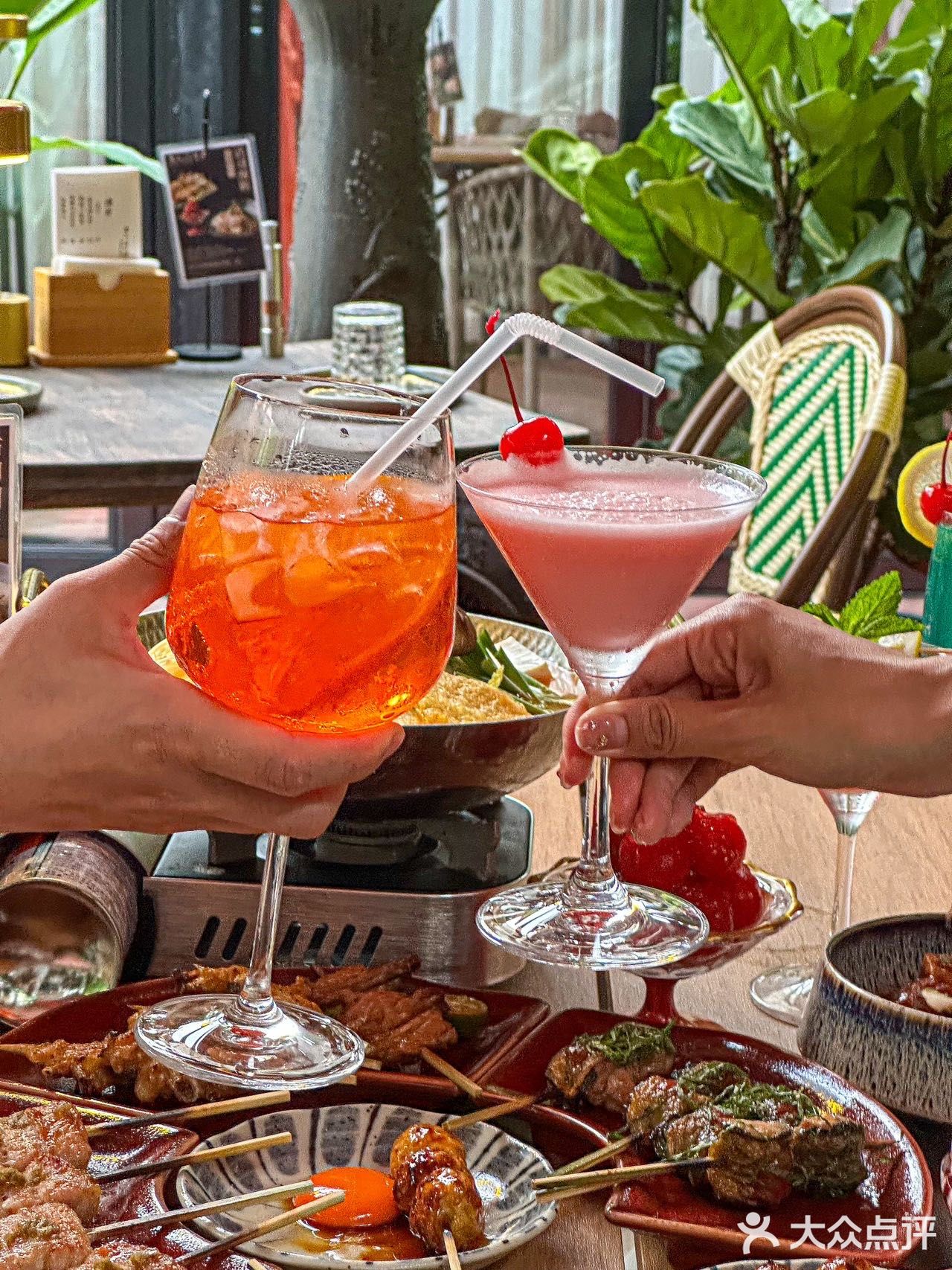 置身于一个宁静而美丽的花园之中。- 蒜蓉乳山生蚝🦪