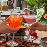 置身于一个宁静而美丽的花园之中。- 蒜蓉乳山生蚝🦪