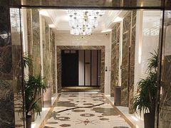 -万泊酒店(长沙五一广场国金中心店)