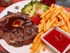 碳烤肉眼牛排及秘制牛排汁-WOLFGANG PUCK KITCHEN & BAR(迪士尼小镇店)