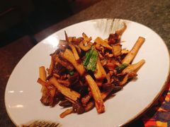 盐焗菌菇-丝路金桃·新疆菜(徐汇店)