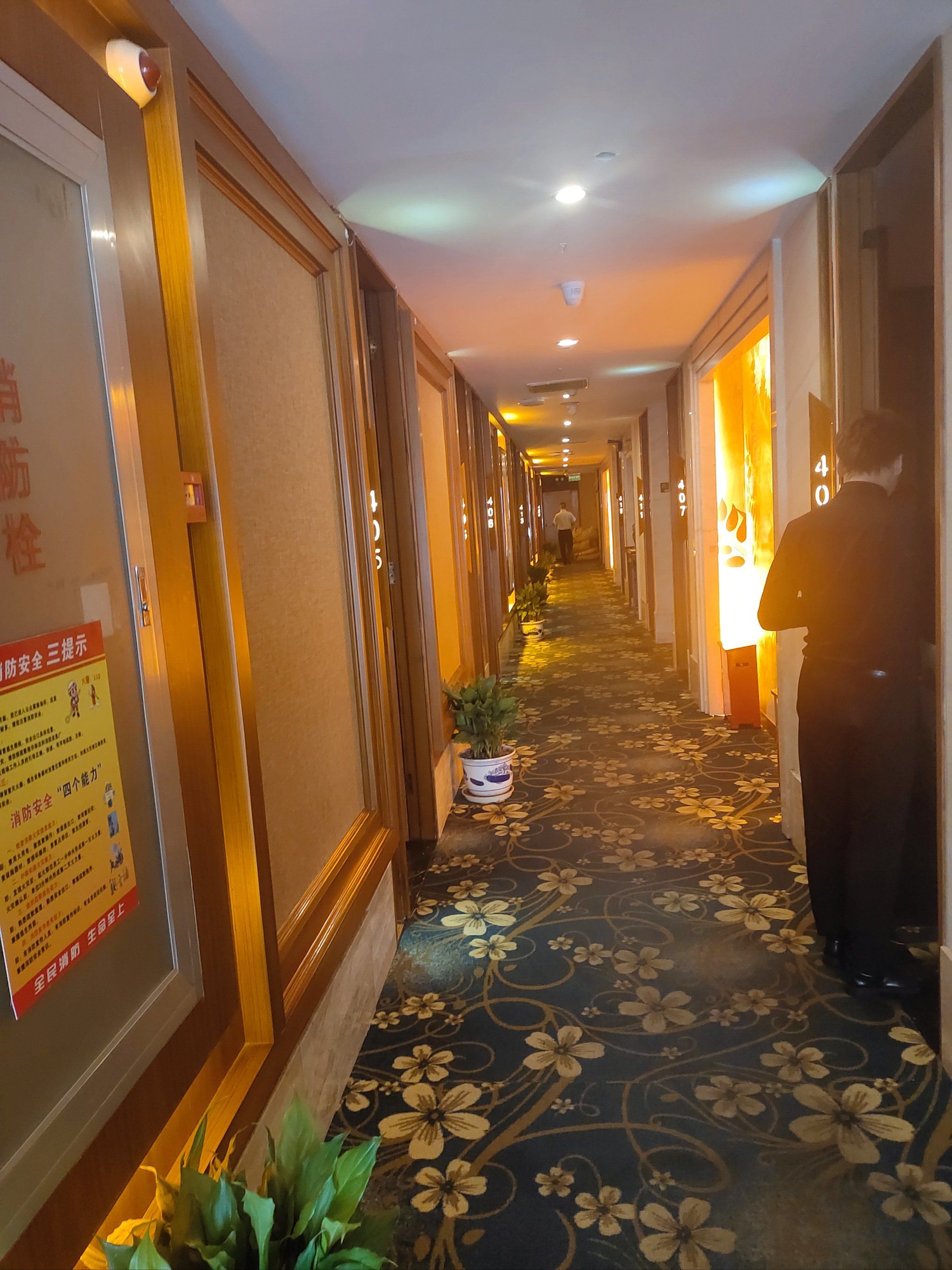 技师手法专业,力度恰到好处,按完感觉全身的疲惫都被驱散了,酸痛感也