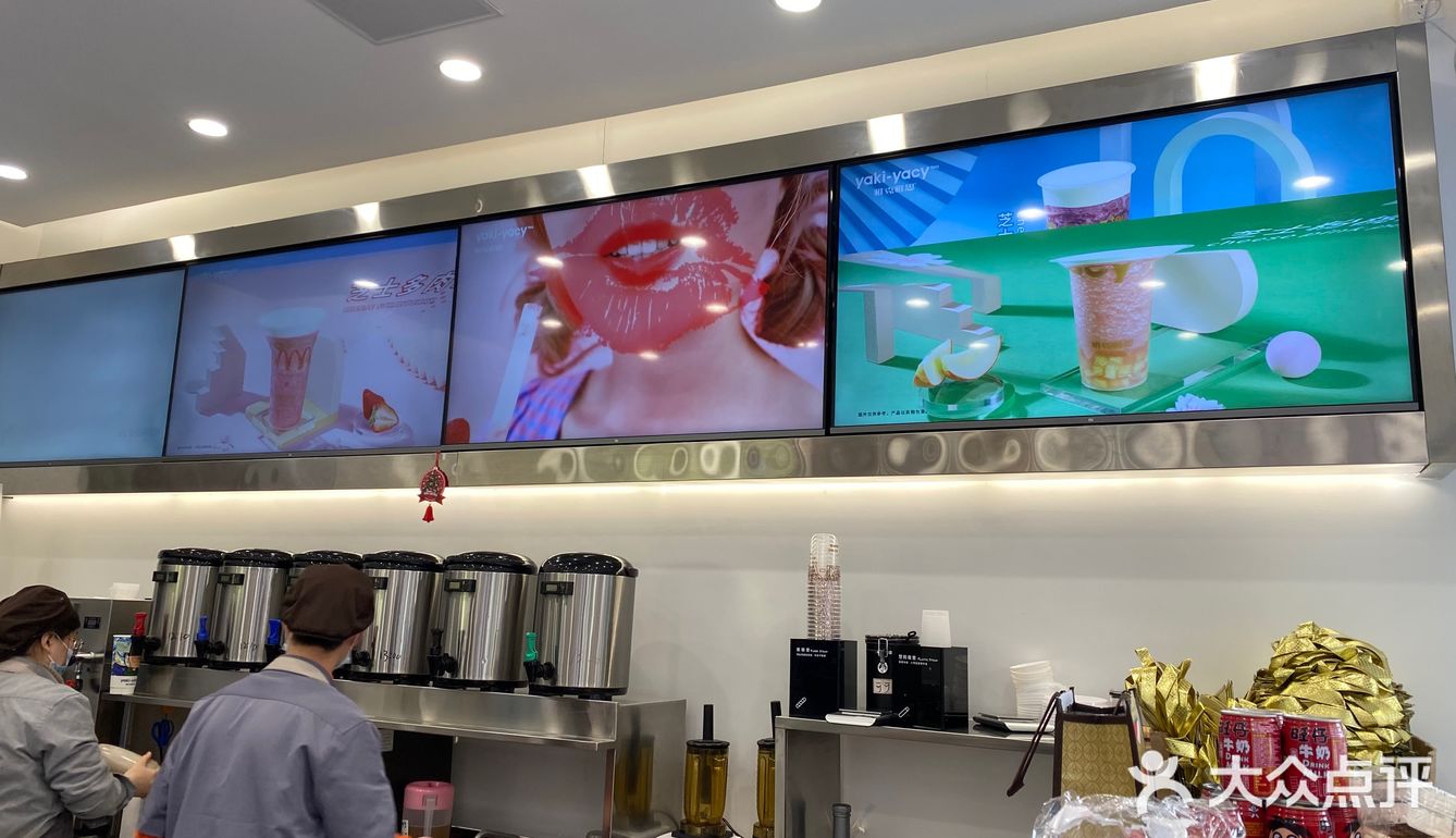 吃完饭出来去白鹭洲公园赏灯