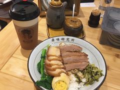 狮头牌鹅肉拼五花肉饭-狮头牌卤味研究所·卤味饭(花城汇南区店)