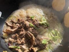 铁锅炖大鹅-粘豆包柴火铁锅炖