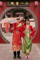-伯爵婚纱摄影(光谷店)