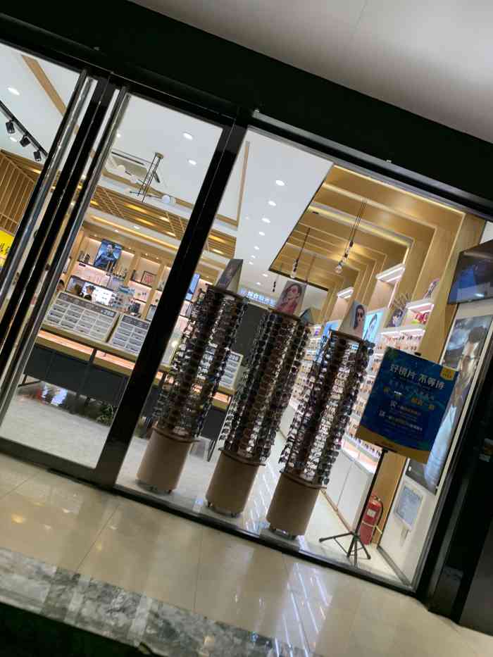 财贸眼镜(翟南店)-"不错,连锁的,分店很多,价格也合适.