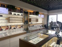 -视野联行眼镜·蔡司授权店(长白万象汇店)
